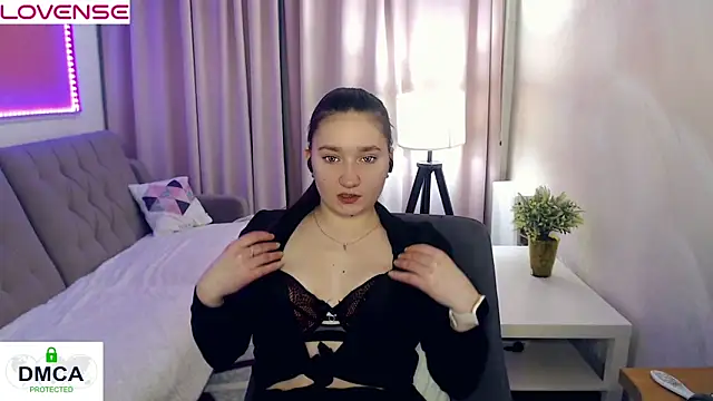 Snapshot of Sparkling_Starlet67 chatting on February 23, 1:52 pm Sparkling Starlet67 online show from February 23, 1:52 pm