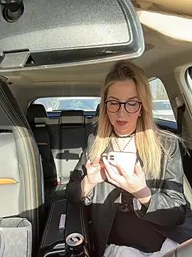 LisaMurr online show from March 21, 1:16 pm