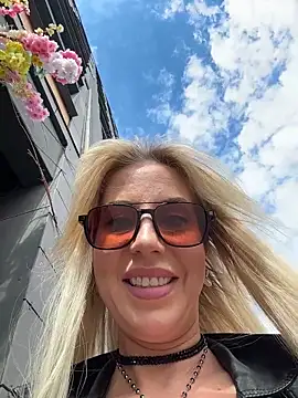 LisaMurr online show from May 22, 12:11 pm