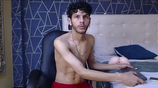 Snapshot of LuckySammer chatting on February 24, 12:14 pm LuckySammer online show from February 24, 12:14 pm