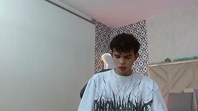 Snapshot of keahi_tay chatting on March 1, 11:45 am keahi tay online show from March 1, 11:45 am