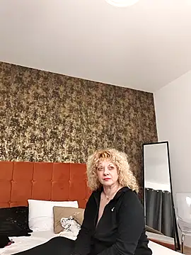 LaireeFelini online show from February 21, 7:04 pm