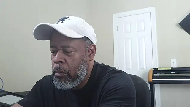 Cleozevo1961 online show from March 5, 6:37 pm