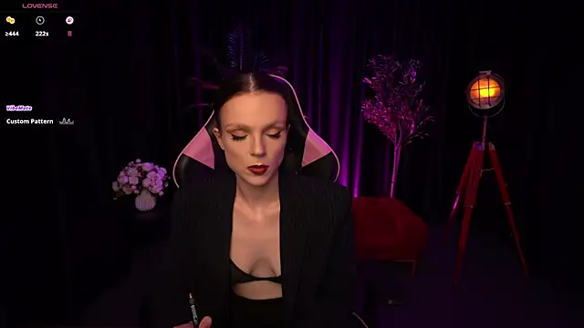 Snapshot of Wild_Alice_me chatting on July 19, 3:16 pm Wild Alice me online show from July 19, 3:16 pm