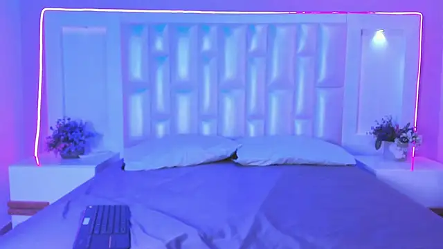 Liia Collins online show from March 6, 6:15 pm