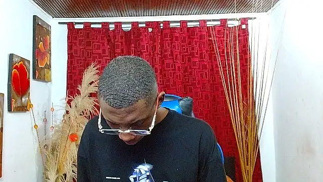 Snapshot of milo018 chatting on February 17, 8:48 pm milo018 online show from February 17, 8:48 pm