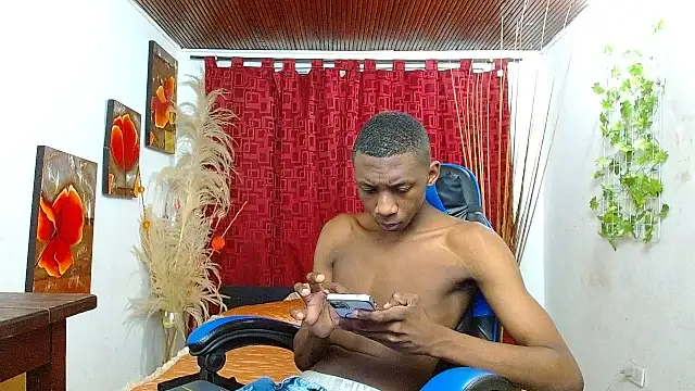 Snapshot of milo018 chatting on February 27, 9:26 pm milo018 online show from February 27, 9:26 pm