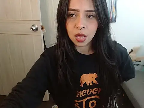 Snapshot of Pauliha chatting on February 25, 5:00 pm Pauliha online show from February 25, 5:00 pm