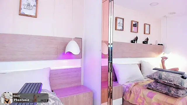 Snapshot of Angel_ee chatting on February 20, 5:24 pm Angel ee online show from February 20, 5:24 pm