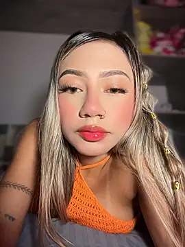 Snapshot of Dulce_Sofi_ chatting on April 9, 11:32 pm Dulce Sofi online show from April 9, 11:32 pm