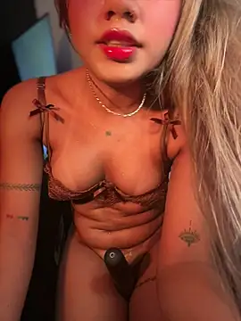 Snapshot of Dulce_Sofi_ chatting on April 11, 11:53 pm Dulce Sofi online show from April 11, 11:53 pm