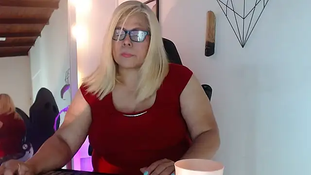 Snapshot of eva_colen50 chatting on April 4, 6:05 pm eva colen50 online show from April 4, 6:05 pm