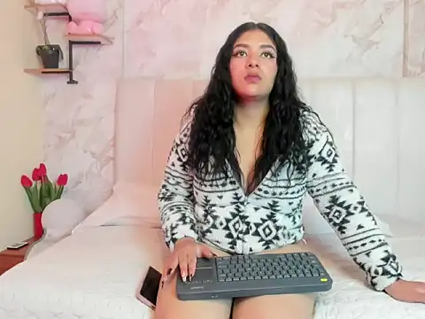 Snapshot of KaileeRoss chatting on February 23, 7:44 pm KaileeRoss online show from February 23, 7:44 pm