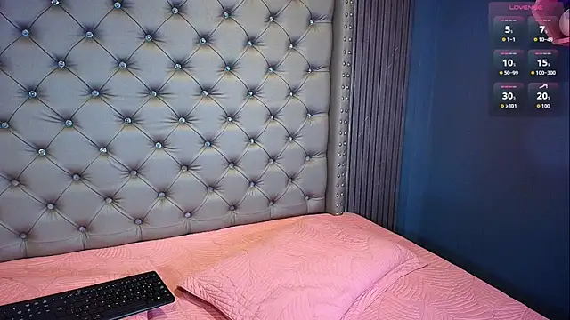 NAOMI cute  online show from April 1, 6:49 pm