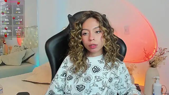 Snapshot of LuuluBerry chatting on February 24, 7:56 pm LuuluBerry online show from February 24, 7:56 pm