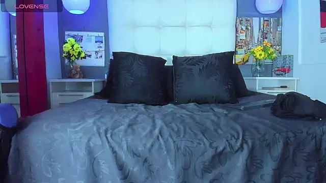 Snapshot of SharonTygaX chatting on February 28, 4:13 am SharonTygaX online show from February 28, 4:13 am