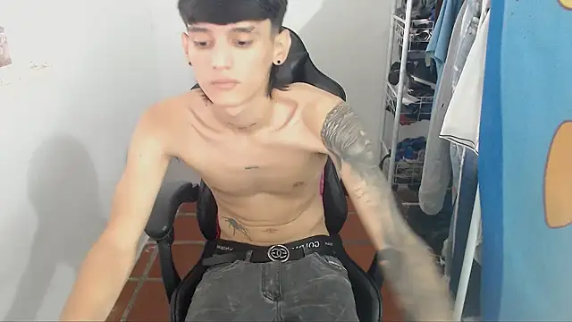 Snapshot of BOY-767 chatting on February 24, 7:12 pm BOY-767 online show from February 24, 7:12 pm