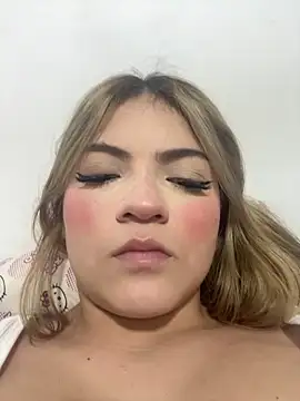 Snapshot of meggan___ chatting on February 21, 7:09 am meggan online show from February 21, 7:09 am