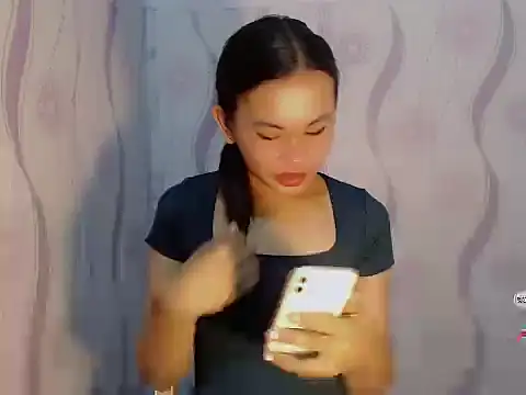 Snapshot of Sofia_Sweetheart18 chatting on March 3, 3:29 pm Sofia Sweetheart18 online show from March 3, 3:29 pm