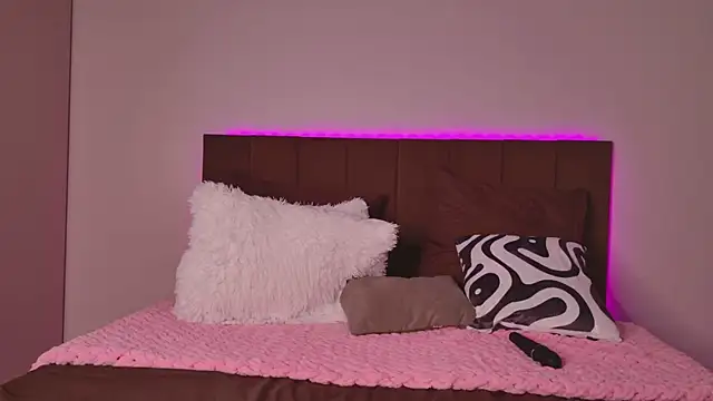 Born to Blow  online show from March 3, 3:23 am