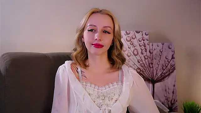 Snapshot of EugeniaEarl chatting on February 21, 1:12 pm EugeniaEarl online show from February 21, 1:12 pm