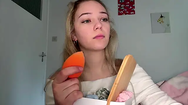 Snapshot of SourMidday chatting on February 23, 8:12 am SourMidday online show from February 23, 8:12 am