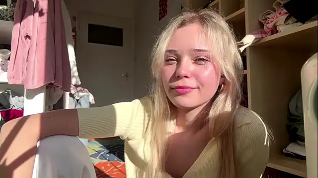 Snapshot of SourMidday chatting on February 25, 2:05 pm SourMidday online show from February 25, 2:05 pm