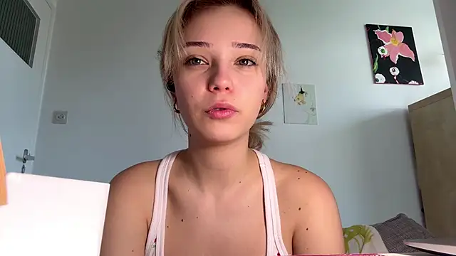 Snapshot of SourMidday chatting on March 1, 8:16 am SourMidday online show from March 1, 8:16 am