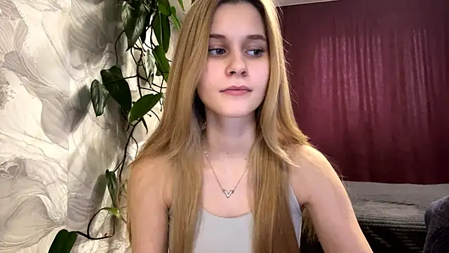 Snapshot of Nikamina chatting on February 27, 12:05 pm Nikamina online show from February 27, 12:05 pm