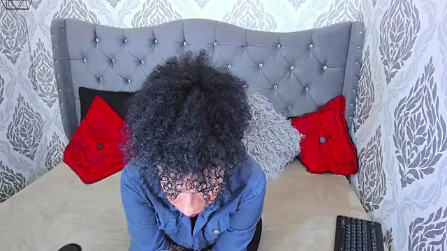 Snapshot of Evaalux chatting on March 25, 3:12 am Evaalux online show from March 25, 3:12 am