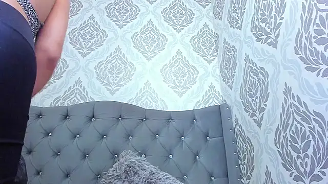 Snapshot of Evaalux chatting on April 9, 3:06 am Evaalux online show from April 9, 3:06 am