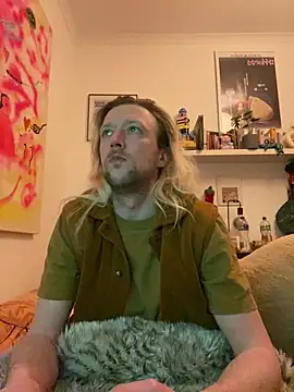 Snapshot of straightalex1995 chatting on February 18, 5:09 pm straightalex1995 online show from February 18, 5:09 pm