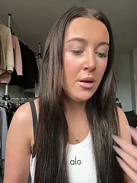 PinkVelvetx online show from April 16, 4:30 pm