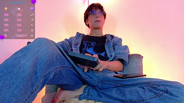 lui x dust online show from March 28, 3:06 am