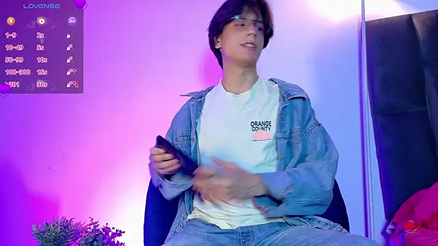 lui x dust online show from April 16, 3:07 am