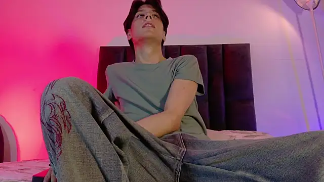lui x dust online show from May 25, 3:34 am