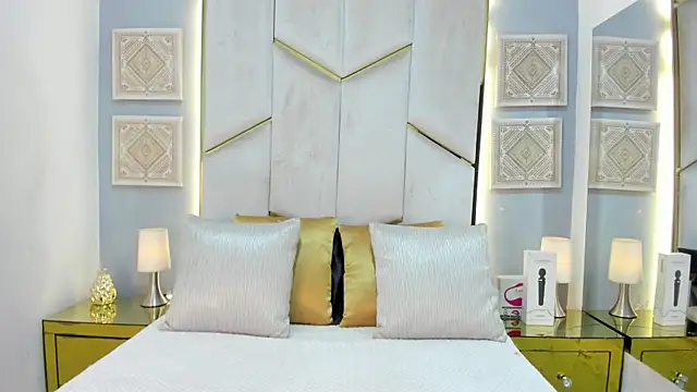 KarinaaCoxx online show from April 15, 12:56 pm