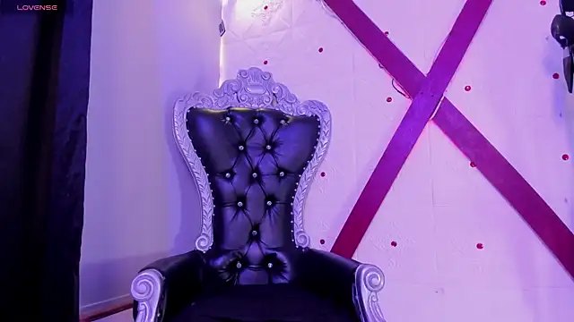 Snapshot of Roxxan-Sanchez chatting on February 27, 8:31 pm Roxxan-Sanchez online show from February 27, 8:31 pm