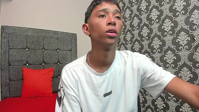 Little Twink19x online show from March 5, 7:10 pm