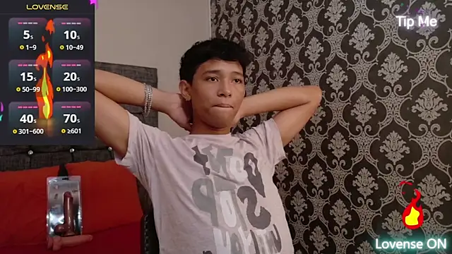 Little Twink19x online show from May 26, 7:21 pm