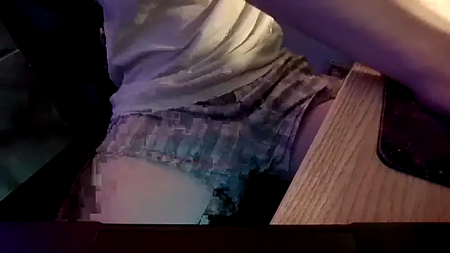 DLcollegeroomatesneedcash online show from February 24, 10:30 pm