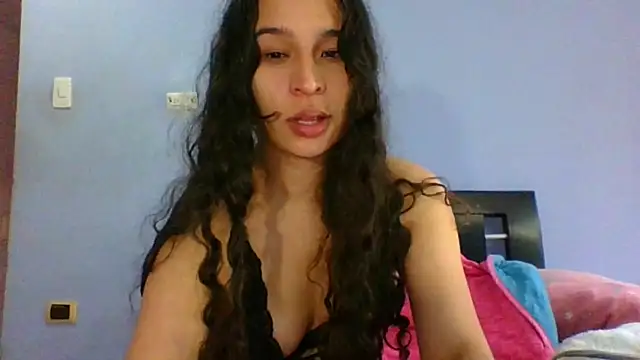 Snapshot of scarlettscottx_ chatting on May 4, 8:27 pm scarlettscottx online show from May 4, 8:27 pm