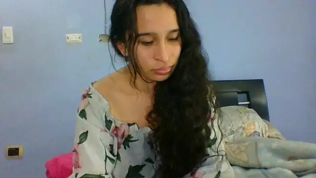 Snapshot of scarlettscottx_ chatting on May 14, 2:51 am scarlettscottx online show from May 14, 2:51 am