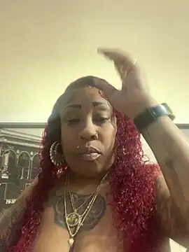 Snapshot of VersaceMonroe chatting on February 21, 8:15 am VersaceMonroe online show from February 21, 8:15 am