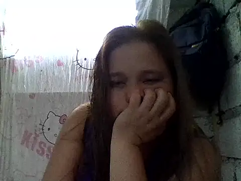 Snapshot of sweetlyn31 chatting on May 24, 10:37 pm sweetlyn31 online show from May 24, 10:37 pm