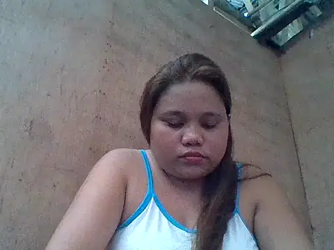 Snapshot of sweetlyn31 chatting on June 5, 3:02 am sweetlyn31 online show from June 5, 3:02 am