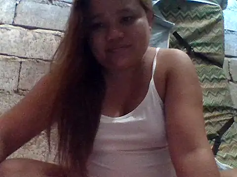 Snapshot of sweetlyn31 chatting on June 16, 10:34 pm sweetlyn31 online show from June 16, 10:34 pm