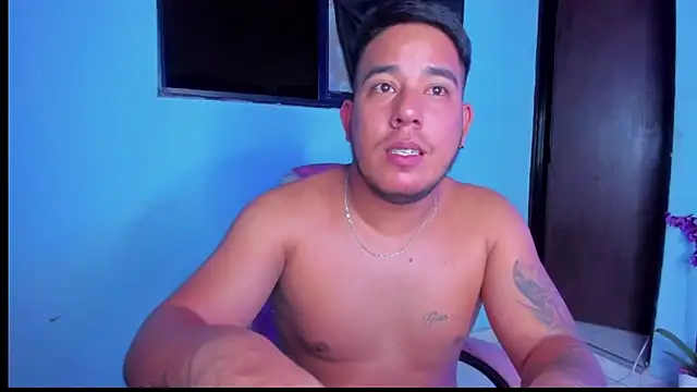 Snapshot of edgarsexxx chatting on February 20, 7:10 am edgarsexxx online show from February 20, 7:10 am