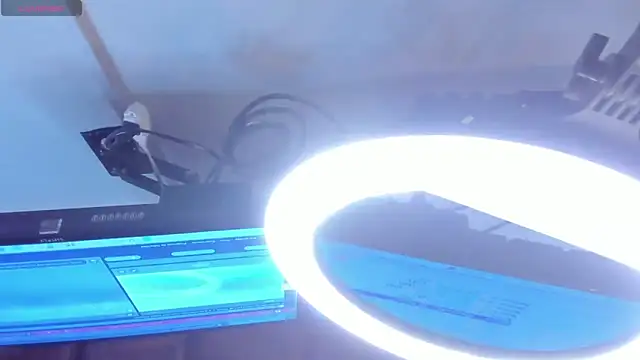 Snapshot of ebonyx40 chatting on April 16, 11:44 am ebonyx40 online show from April 16, 11:44 am