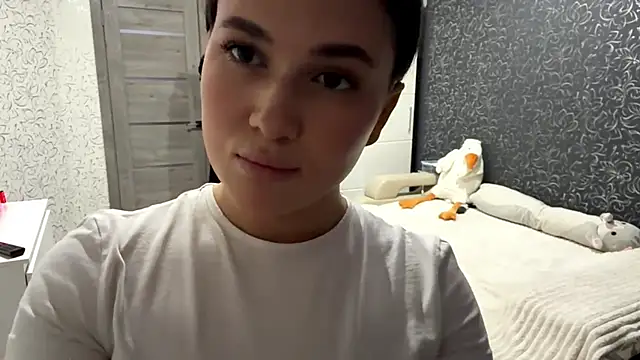 JoycelynUrion online show from April 2, 12:03 pm